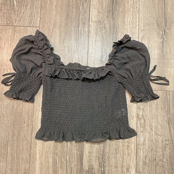 Puff sleeve square neck peasant top 🖤 - Picture 3 of 6